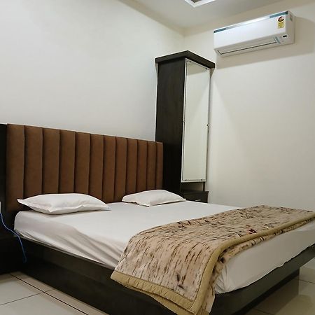 Hotel Jyoti Shree Udždžain Exteriér fotografie
