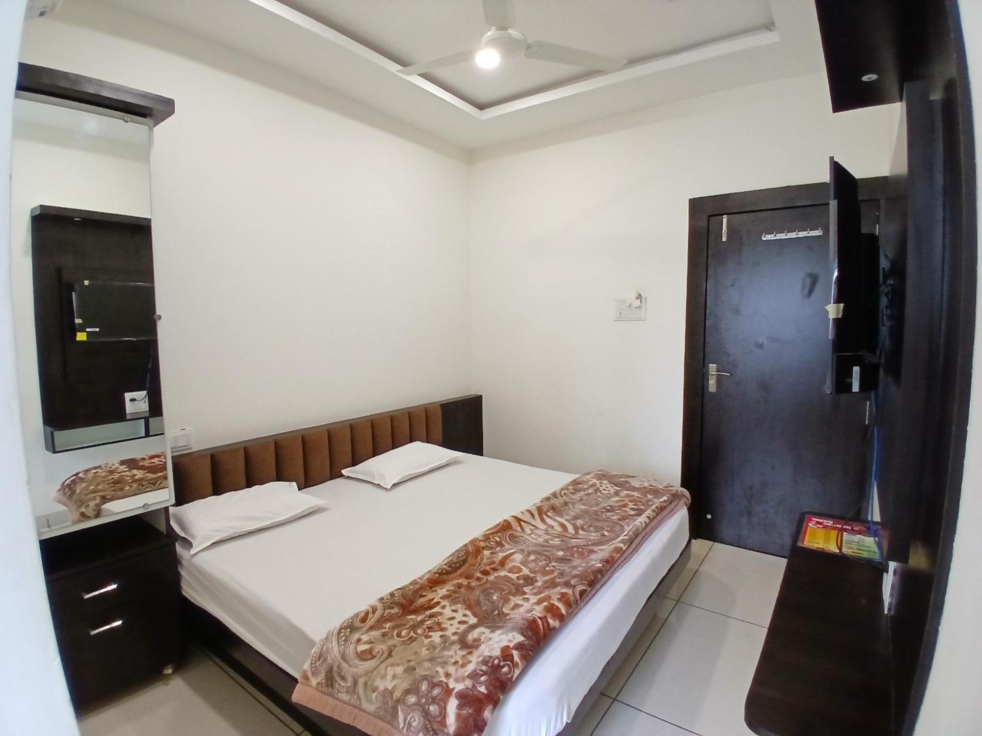 Hotel Jyoti Shree Udždžain Exteriér fotografie