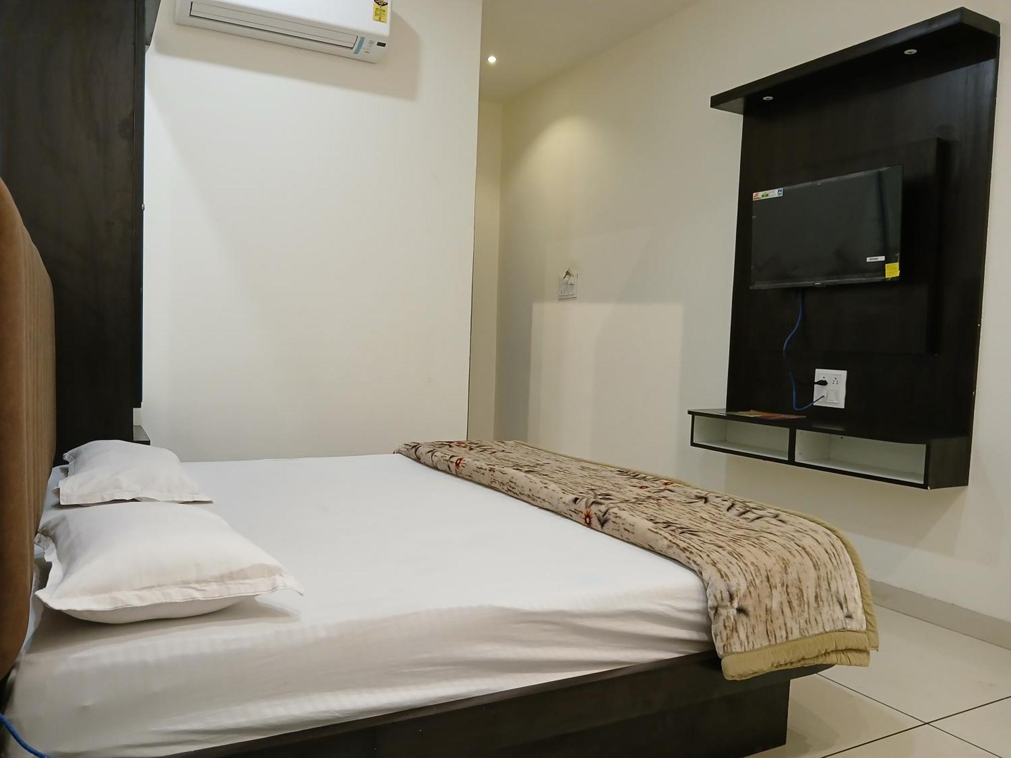 Hotel Jyoti Shree Udždžain Exteriér fotografie