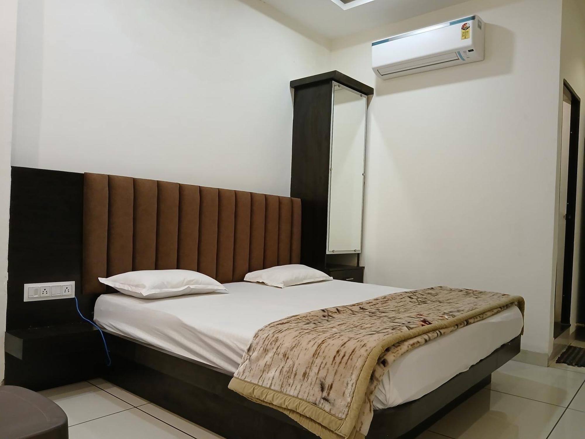 Hotel Jyoti Shree Udždžain Exteriér fotografie